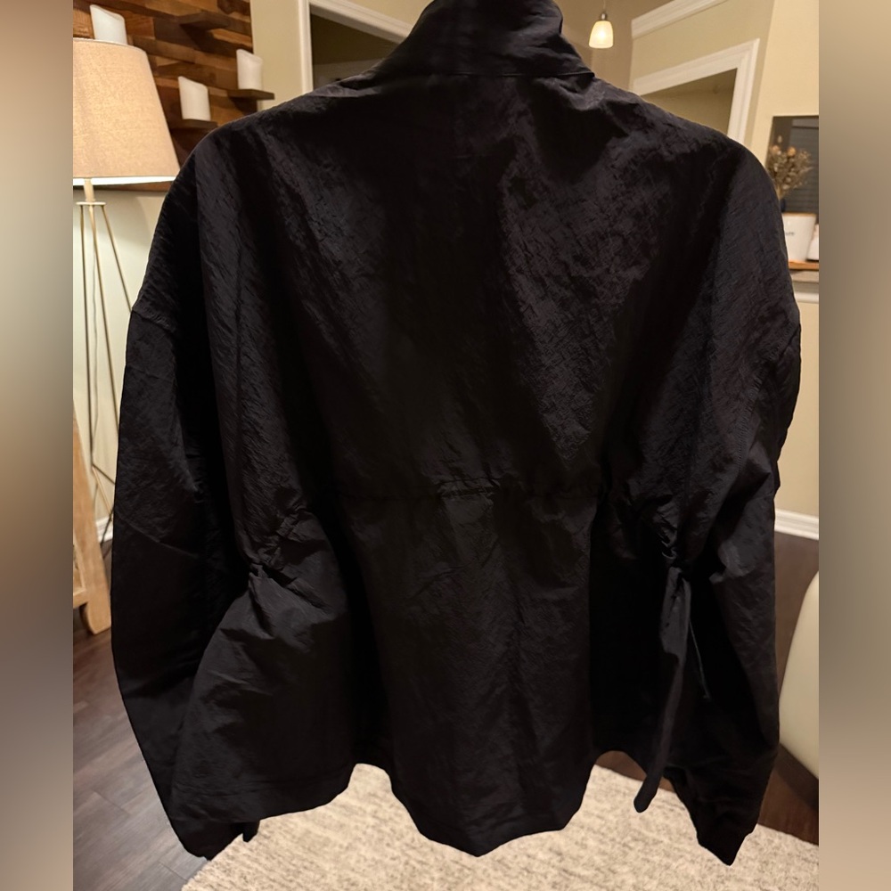 NWT💎Lululemon Bomber Nylon Cinchable Black Waterproof Jacket Medium Retail $148 - Picture 9 of 9